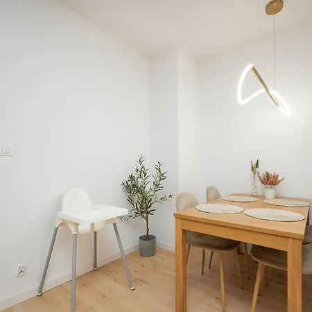 Lejlighed Kopernika Elegant 2br With Balcony Łódź